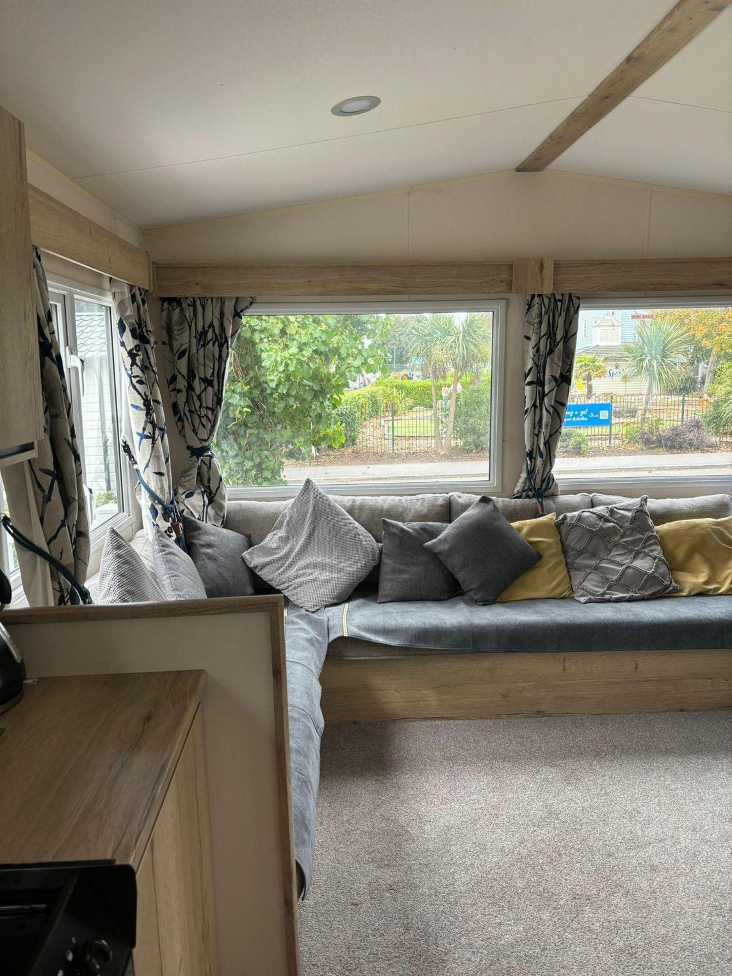 2 Bedroom Caravan With All The Comforts Of Home Cowes  Eksteriør bilde